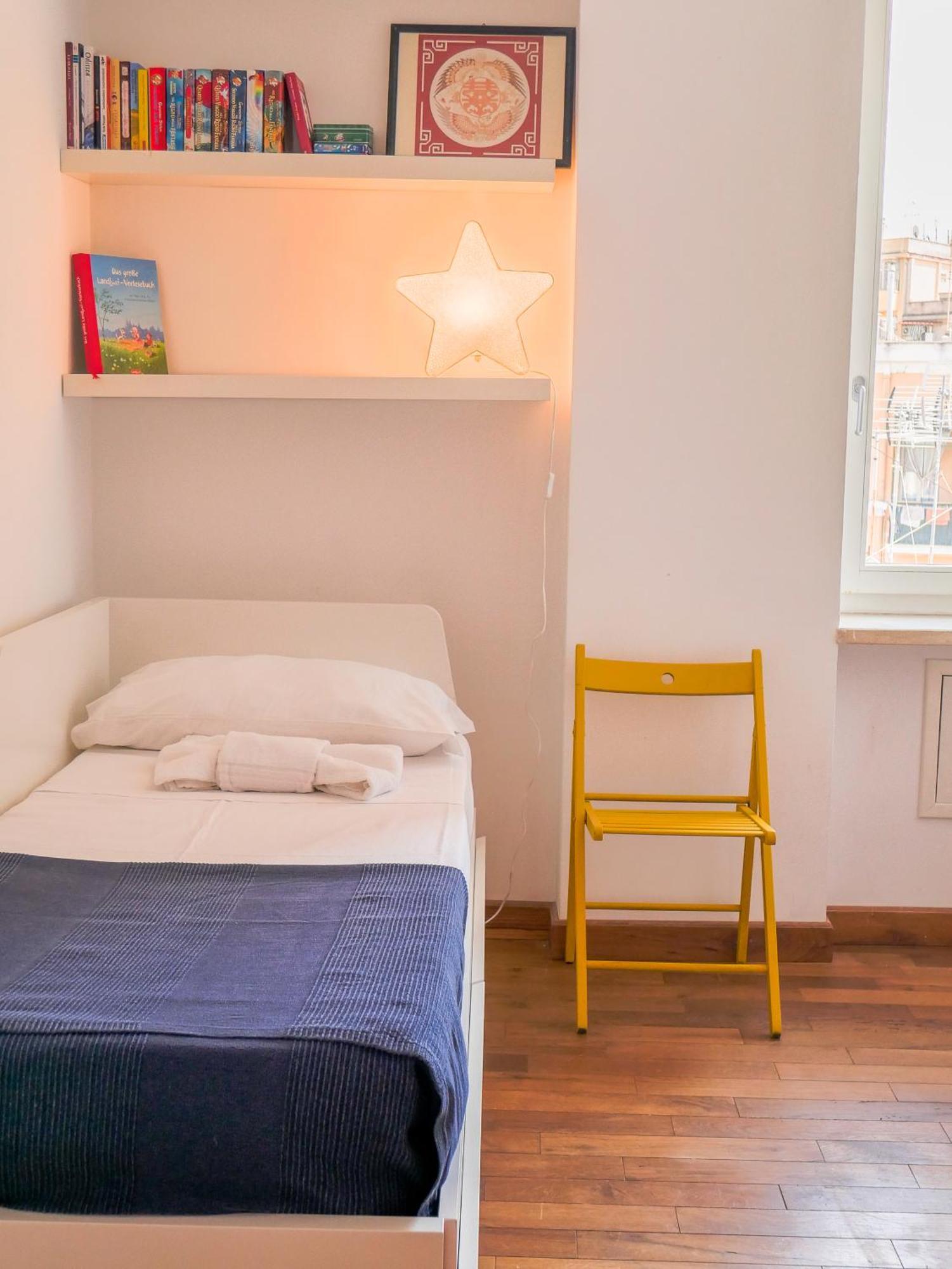 Apartment Stunning 3-bedroom Penthouse Rom